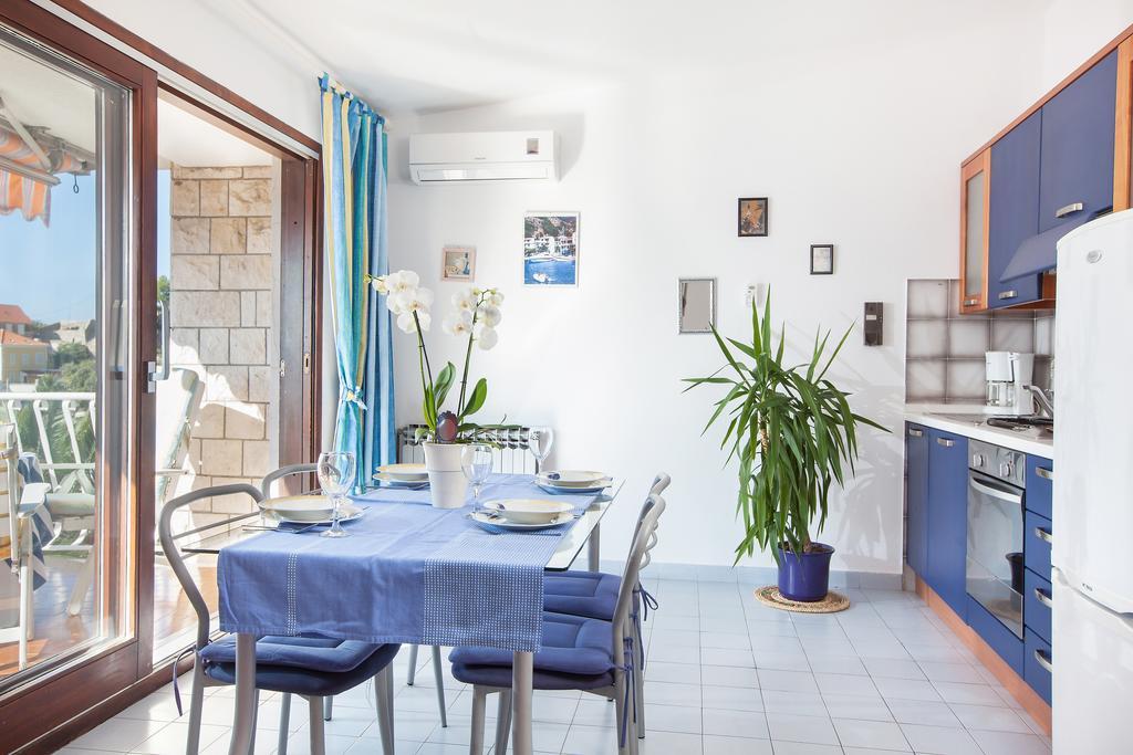 Apartments Teo Podgora Rum bild